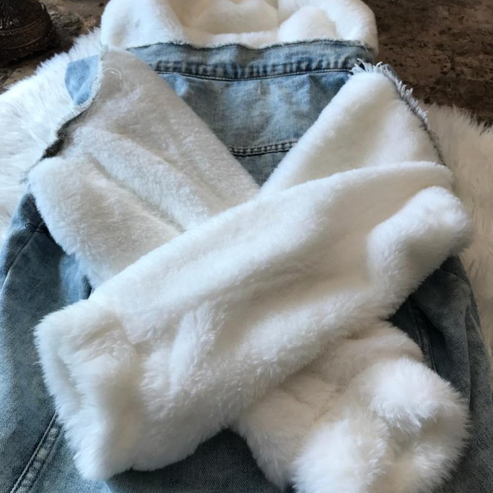 Jean Jacket Faux Fur Hood and Sleeves NEW! - Picture 4 of 15
